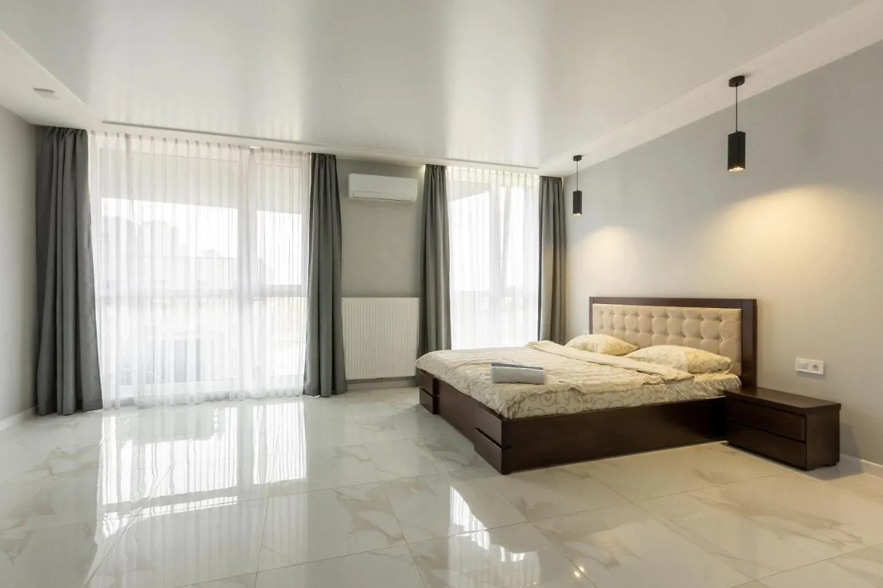 Vip Apartment Near Center 리비프