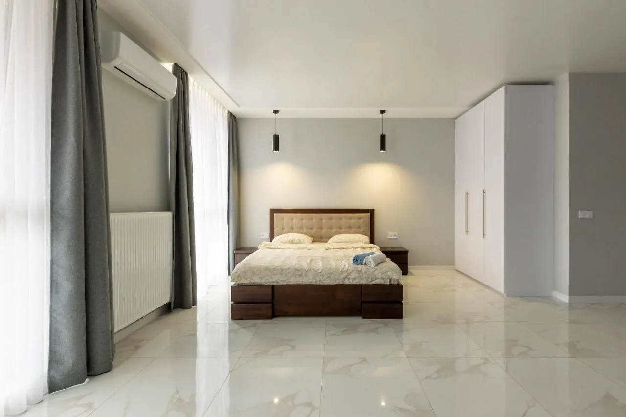 Vip Apartment Near Center 리비프 0*,  우크라이나